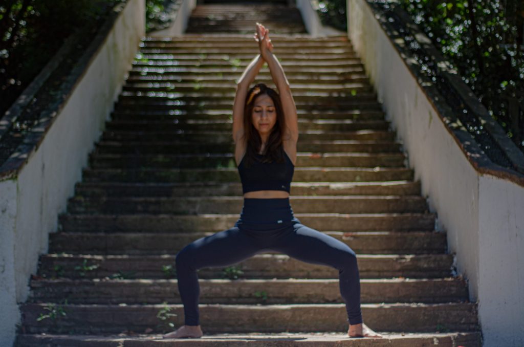 Maestra Priya Sugandh yoga asana clases y formaciones 200h online yoga hatha vinyasa escuela Yoga Alliance Oficial