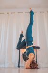 yoga postura Tadasana asana Maestra Priya Sugandh yoga asana clases y formaciones 200h online yoga hatha vinyasa escuela Yoga Alliance Oficial