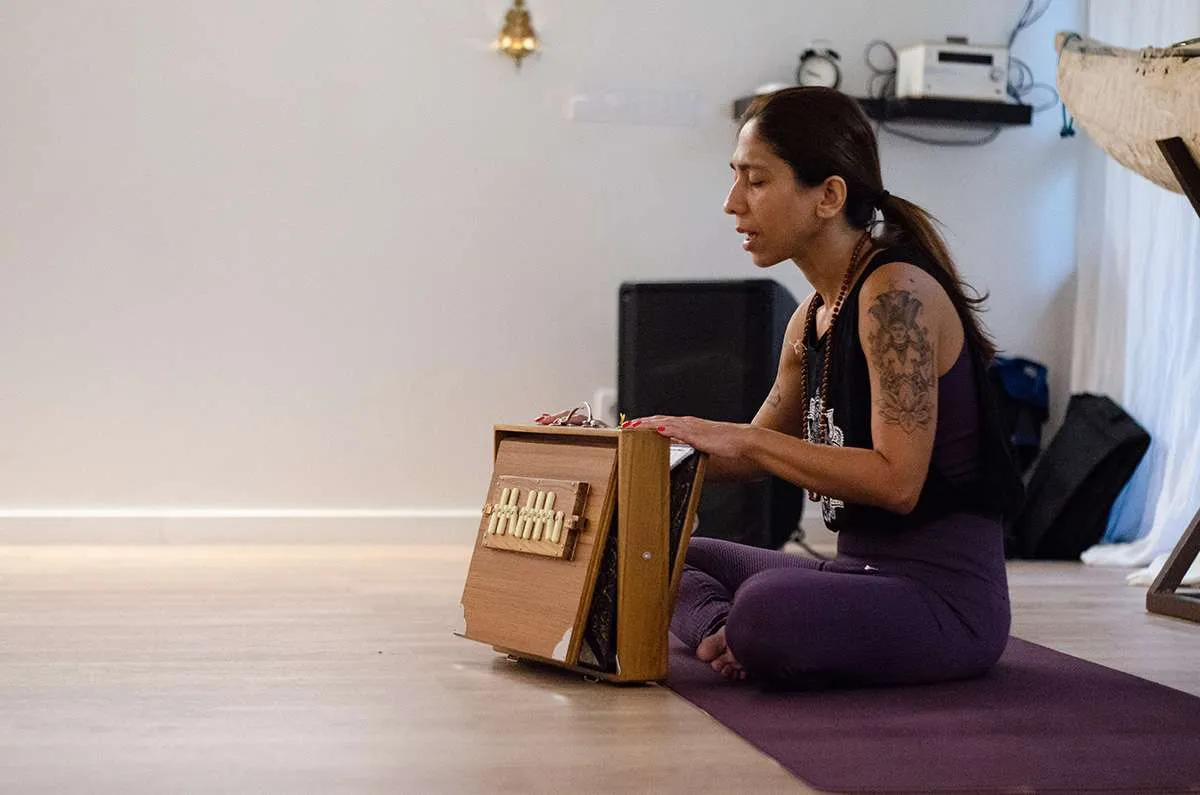 Canto-mantras.Formaciones y eventos por parte de Priya Sugandh